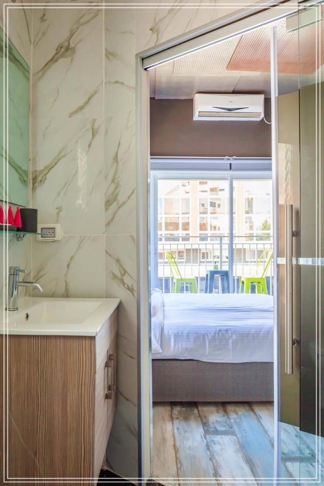 Dream Beach 98 Hotel And Spa Tel Aviv Eksteriør bilde